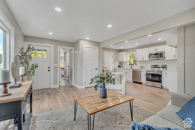 Photo 6 for MLS #2117639 at 1305 W Mead Ave
