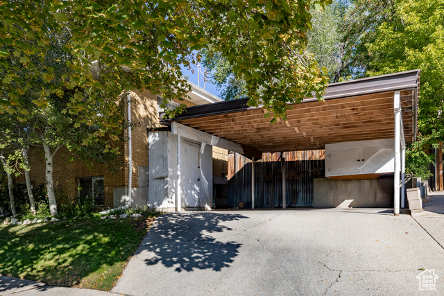 Photo 2 for MLS #2117693 at 803 E 6th Ave