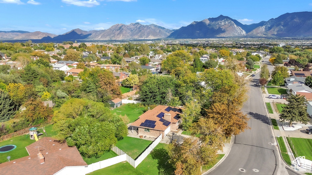 Photo 2 for MLS #2117803 at 2460 W Rustic Roads Dr