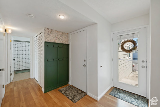 Photo 9 for MLS #2117832 at 381 E Park Creeke Ln