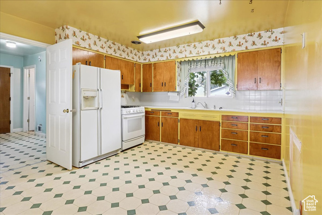Photo 10 for MLS #2117834 at 3110 W Lemay Ave