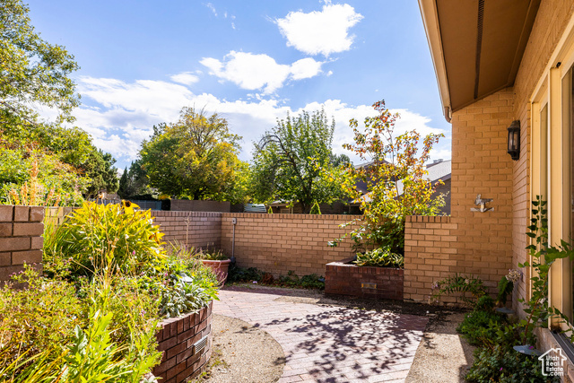 Photo 2 for MLS #2117856 at 822 N Grandridge Ct