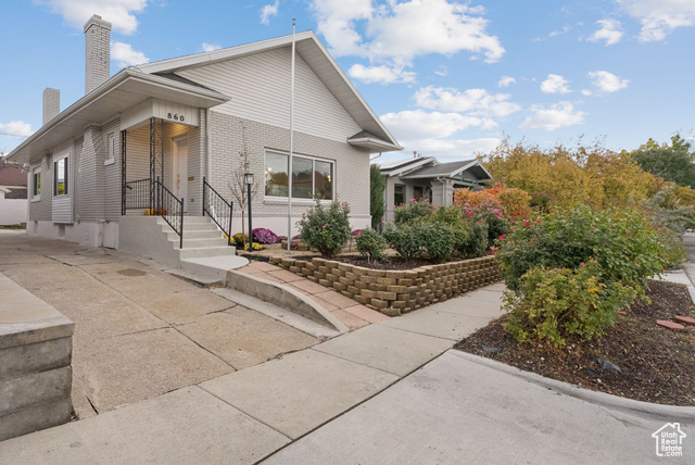 Photo 2 for MLS #2117865 at 860 E Emerson Ave