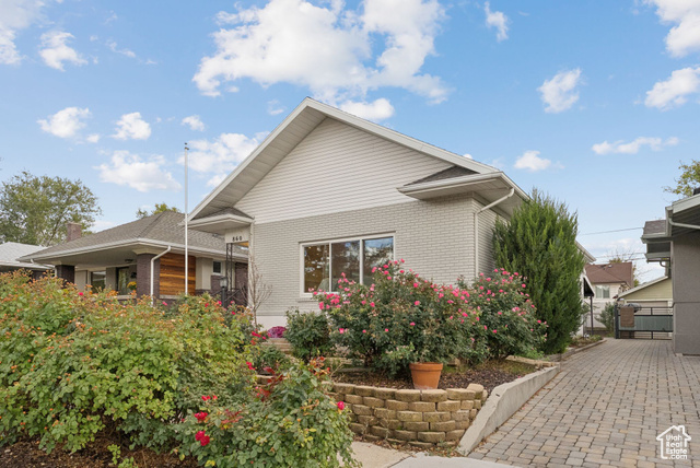 Photo 4 for MLS #2117865 at 860 E Emerson Ave