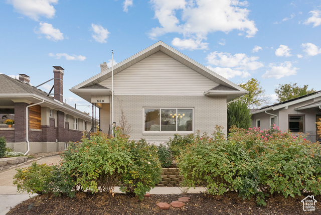Photo 3 for MLS #2117865 at 860 E Emerson Ave