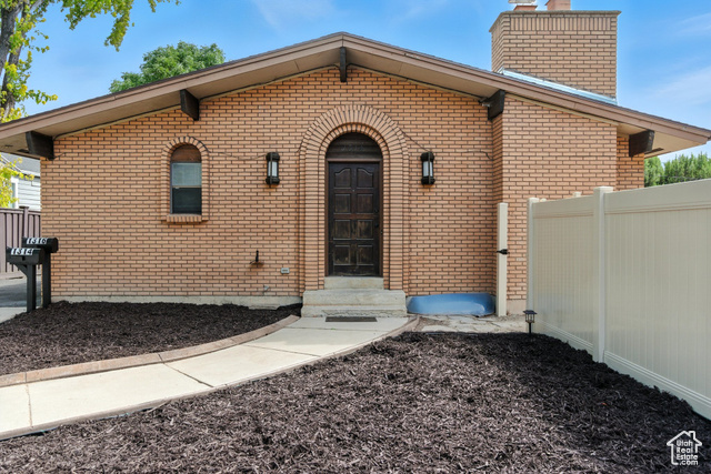Photo 3 for MLS #2117875 at 1314 E Crandall Ave