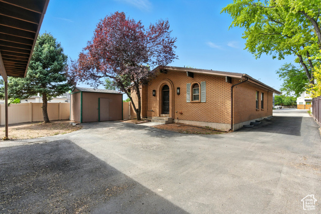 Photo 2 for MLS #2117875 at 1314 E Crandall Ave