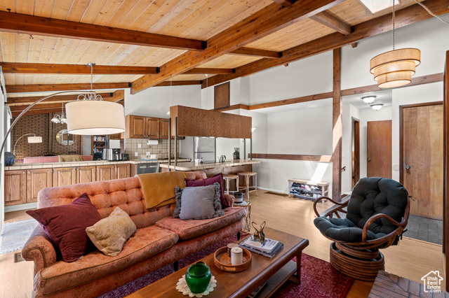 Photo 12 for MLS #2117875 at 1314 E Crandall Ave