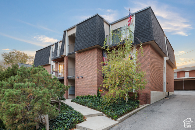 Photo 8 for MLS #2117879 at 229 N B St #9