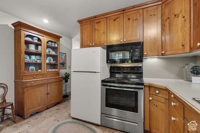 Photo 12 for MLS #2117880 at 127 W Main St