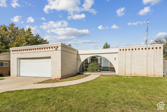 Photo 2 for MLS #2117881 at 1433 E Plata Way