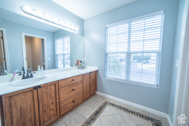 Photo 10 for MLS #2117882 at 885 W Chartres Ave