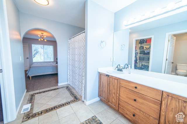 Photo 11 for MLS #2117882 at 885 W Chartres Ave