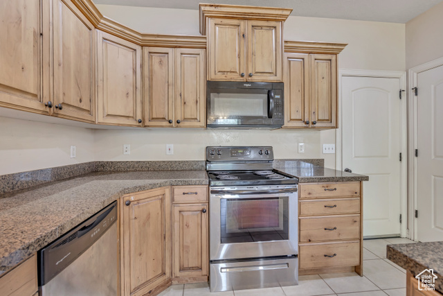 Photo 7 for MLS #2117945 at 868 S Fox Trail Ln