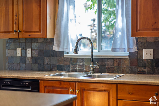 Photo 14 for MLS #2117947 at 1390 W Henry&
