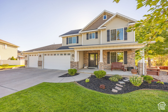 Photo 3 for MLS #2117947 at 1390 W Henry&
