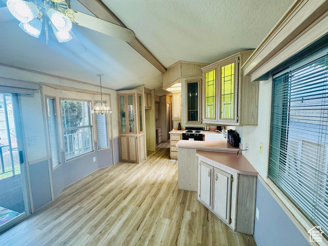 Photo 9 for MLS #2117961 at 1150 W Red Hills Pkwy #183