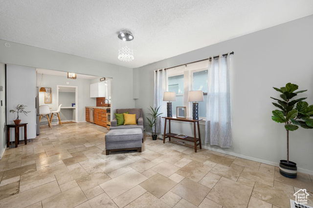 Photo 9 for MLS #2118025 at 753 E Browning Ave