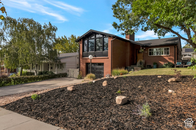 Photo 3 for MLS #2118034 at 2455 E Emerson Ave