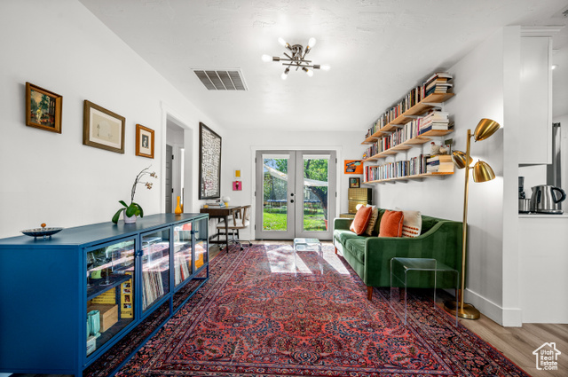 Photo 2 for MLS #2118067 at 916 E Forest View Ave