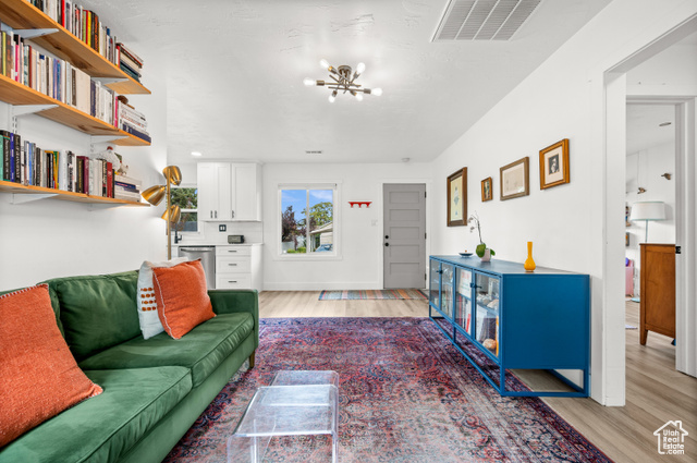 Photo 5 for MLS #2118067 at 916 E Forest View Ave