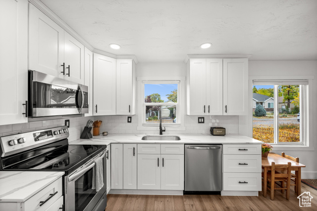 Photo 9 for MLS #2118067 at 916 E Forest View Ave