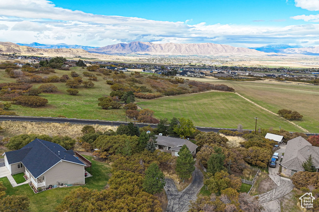 Photo 4 for MLS #2118076 at 195 S Oak Dr