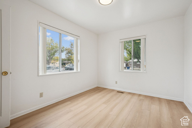 Photo 16 for MLS #2118126 at 1537 W Glenrose Dr