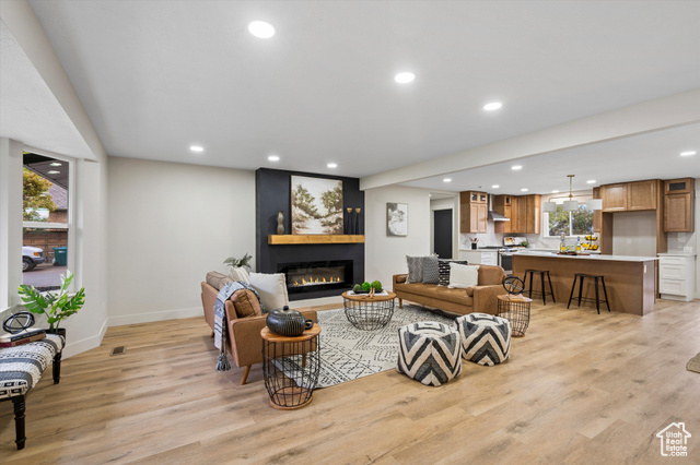 Photo 3 for MLS #2118222 at 747 Woodridge Dr