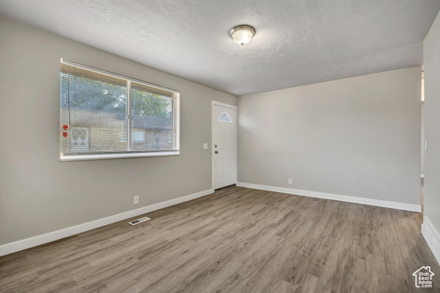 Photo 2 for MLS #2118225 at 1229 S Emery St