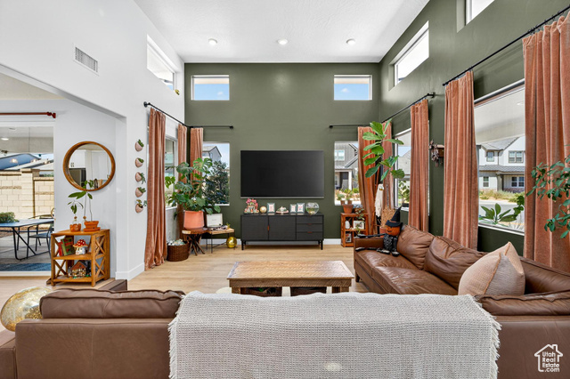 Photo 9 for MLS #2118254 at 755 W Juniper Dr