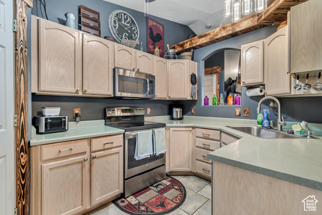 Photo 10 for MLS #2118278 at 272 S 950 West