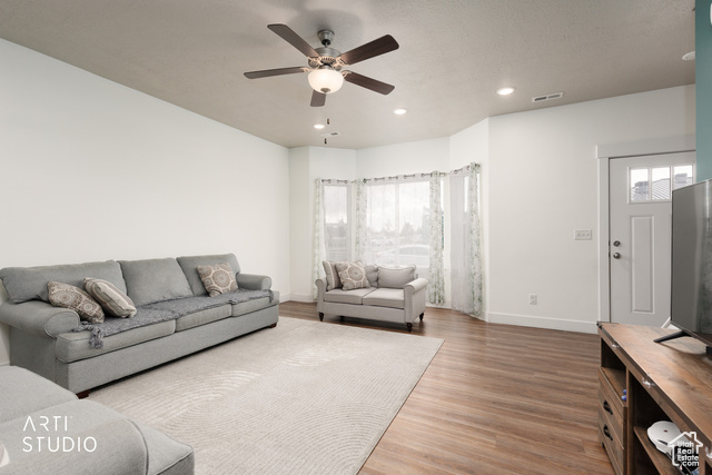 Photo 3 for MLS #2118318 at 1702 E Stone Way