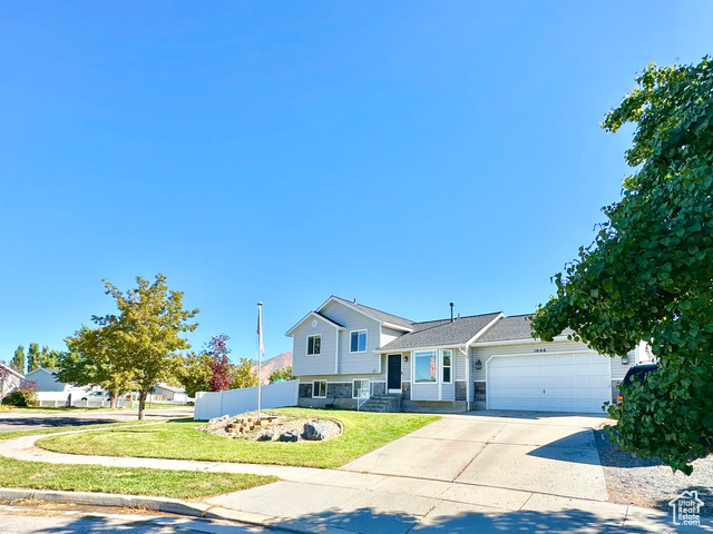 Photo 2 for MLS #2118356 at 1046 N Cedarwood Blvd