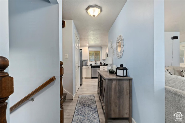 Photo 4 for MLS #2118395 at 698 N Brook Ave