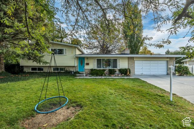 Photo 2 for MLS #2118473 at 1261 E Sandra Cir