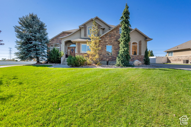 Photo 2 for MLS #2118491 at 686 Wellington Dr