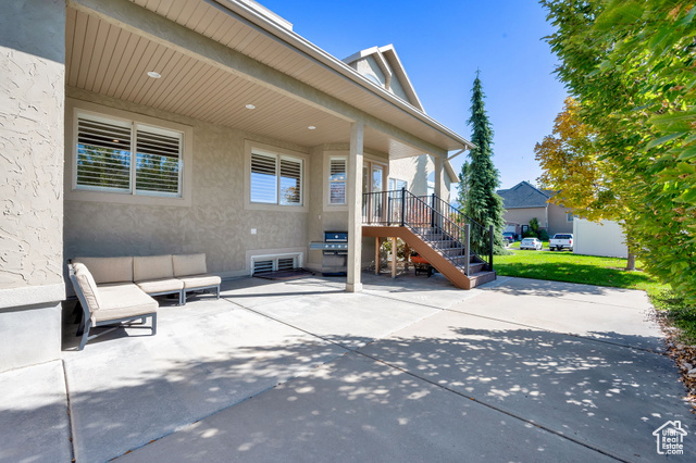 Photo 10 for MLS #2118491 at 686 Wellington Dr