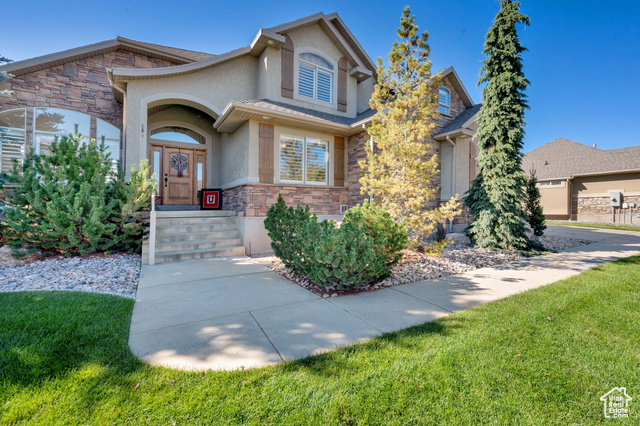 Photo 3 for MLS #2118491 at 686 Wellington Dr