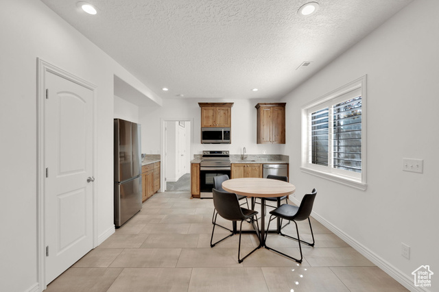 Photo 39 for MLS #2118491 at 686 Wellington Dr