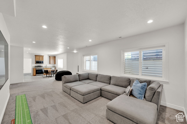 Photo 41 for MLS #2118491 at 686 Wellington Dr