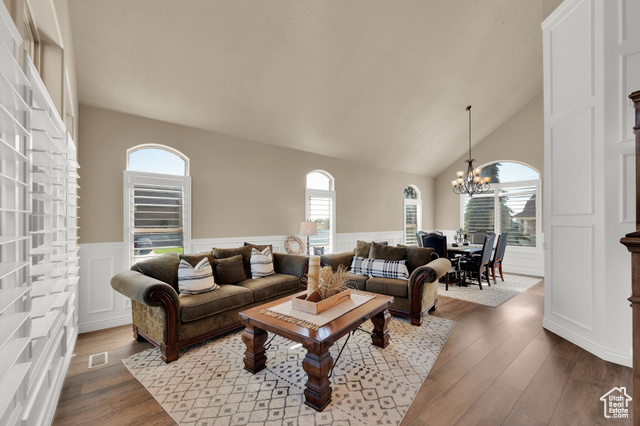 Photo 12 for MLS #2118491 at 686 Wellington Dr