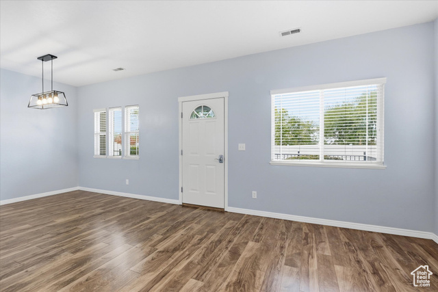 Photo 4 for MLS #2118501 at 1565 N 565 West #101