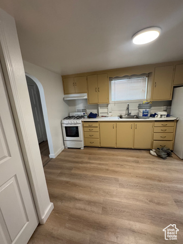 Photo 9 for MLS #2118538 at 850 S Lake St