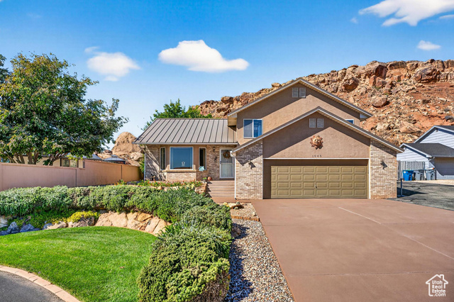 Photo 2 for MLS #2118546 at 1045 Hemlock Cir
