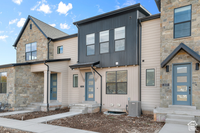 Photo 2 for MLS #2118552 at 1443 Electric Ave