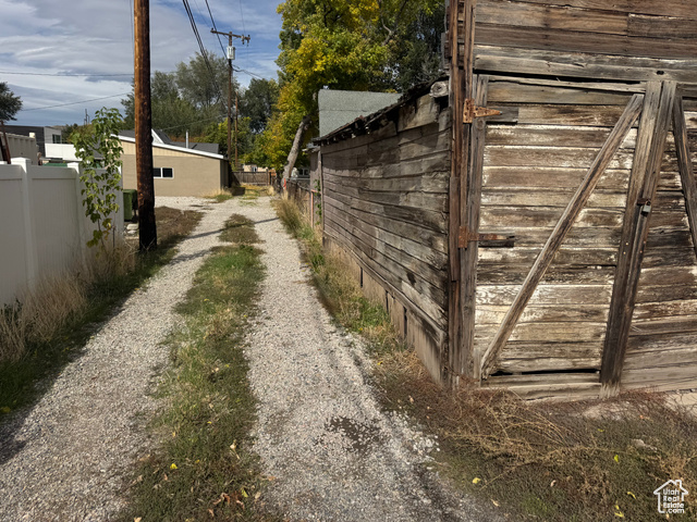 Photo 9 for MLS #2118555 at 860 S Lake St