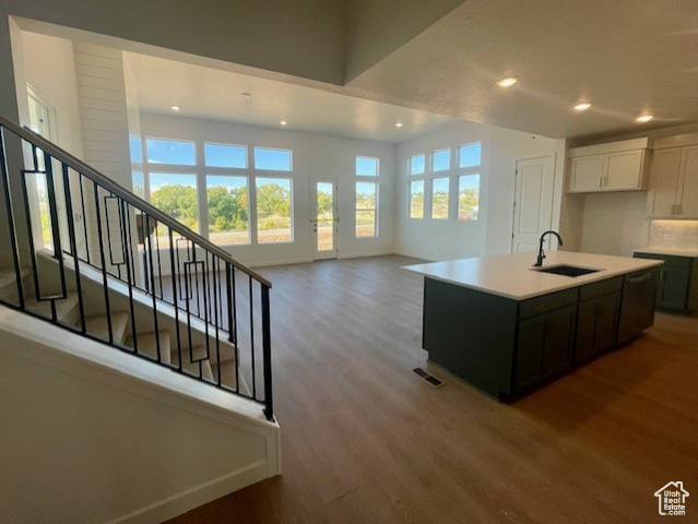 Photo 9 for MLS #2118558 at 1251 E Larkspur Way