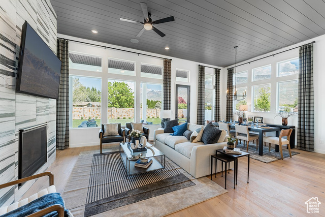 Photo 13 for MLS #2118558 at 1251 E Larkspur Way