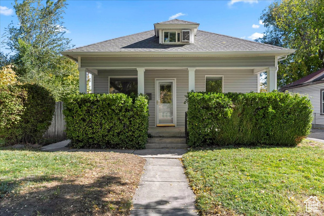 Photo 2 for MLS #2118606 at 611 S 900 West
